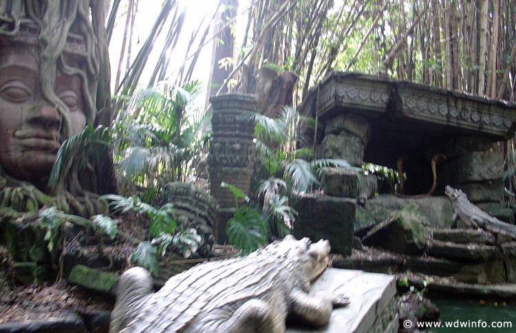 Adventureland_-_Jungle_Cruise_02