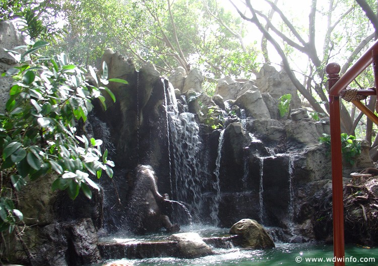 Adventureland_-_Jungle_Cruise_04