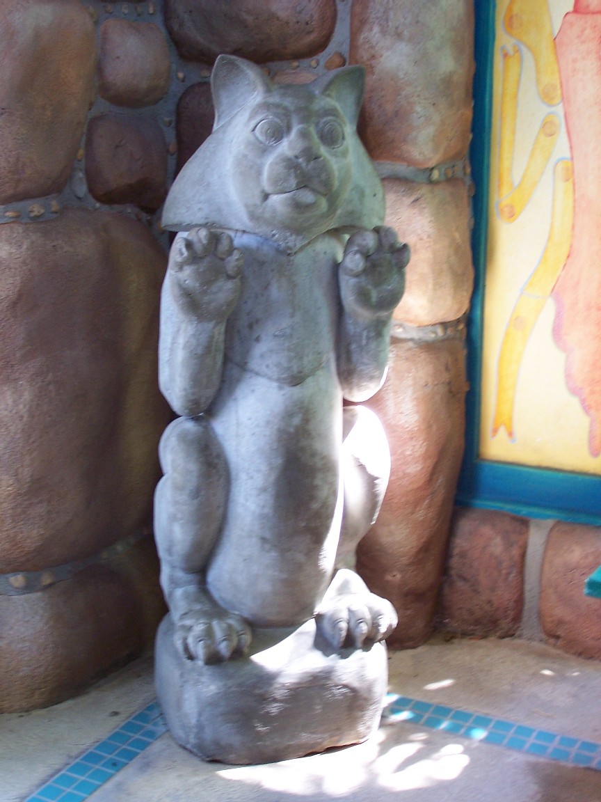 AK Cat Statue