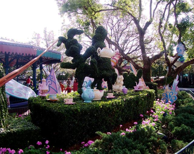 Alice topiary.