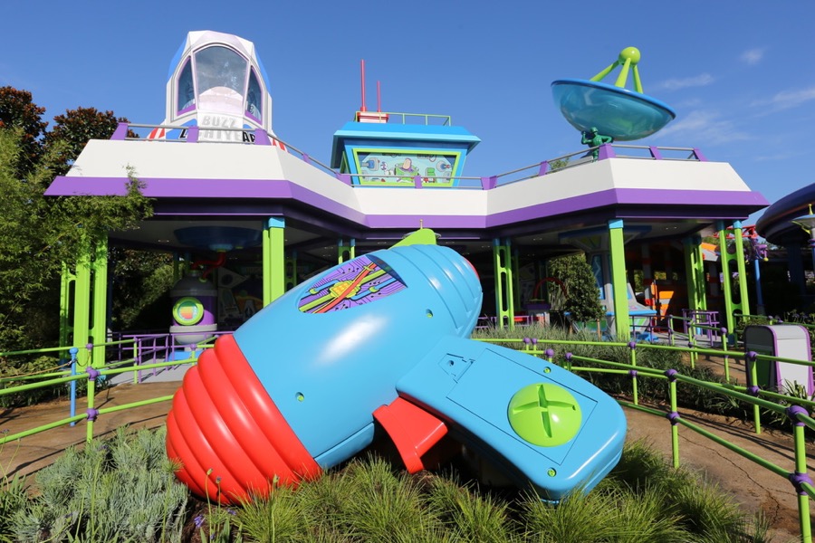 alien swirling saucers height