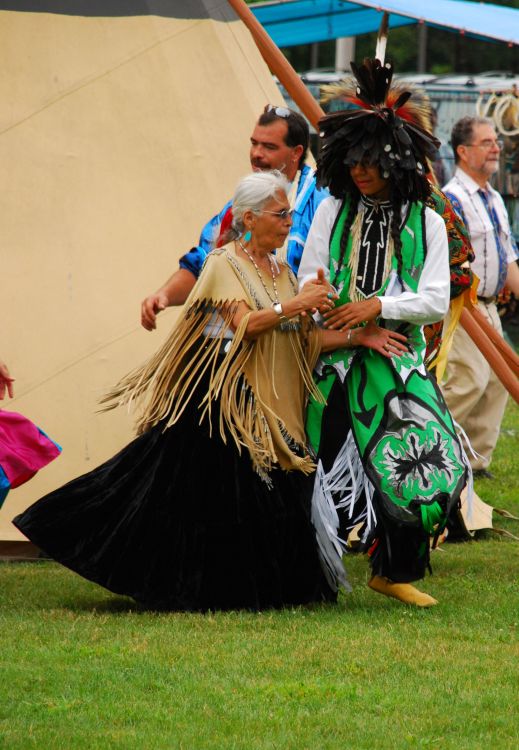 American_Indian_in_native_dress_1
