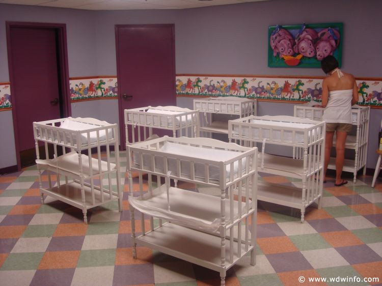 Animal_Kingdom_Baby_Care_Center_03