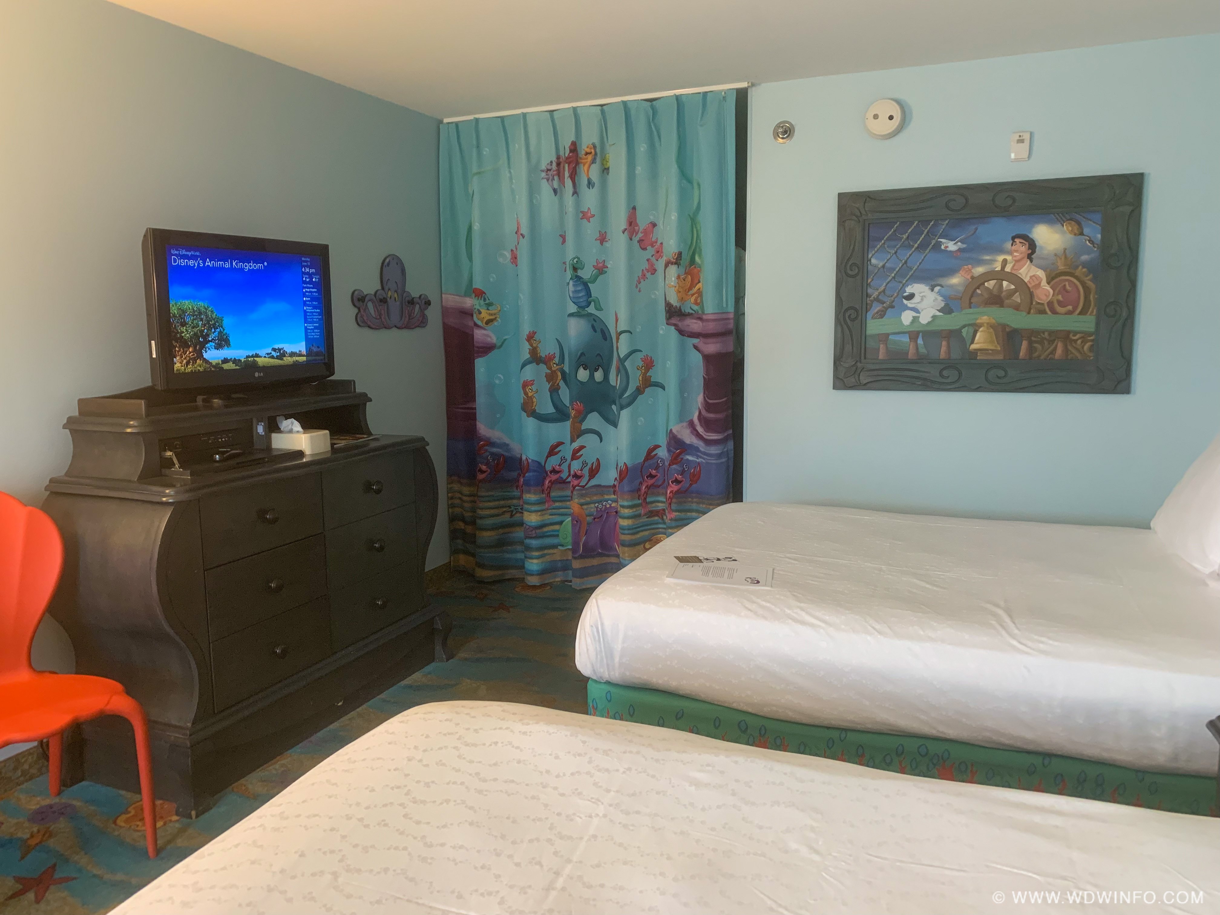 art-of-animation-little-mermaid-standard-rooms-018