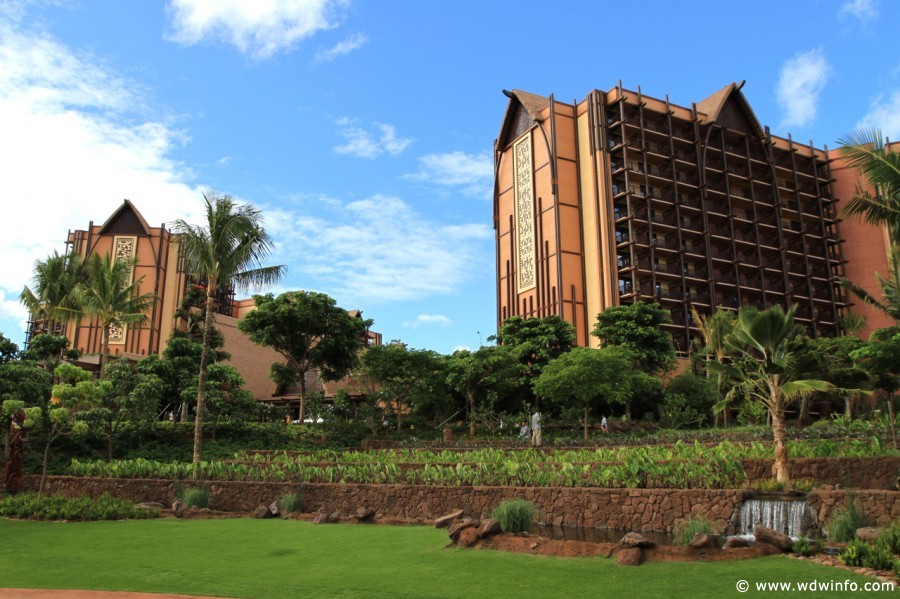 Aulani-entrance-lobby-11