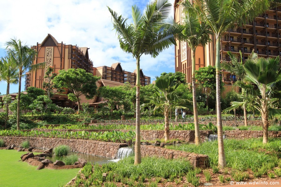 Aulani-entrance-lobby-13