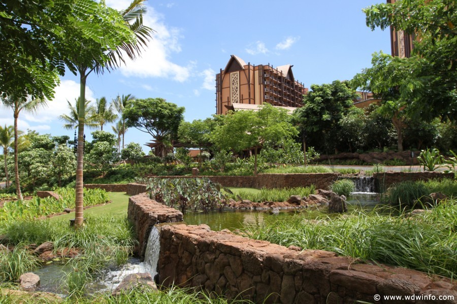 Aulani-entrance-lobby-14