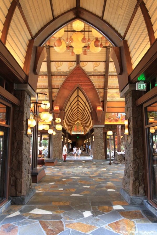 Aulani-entrance-lobby-34