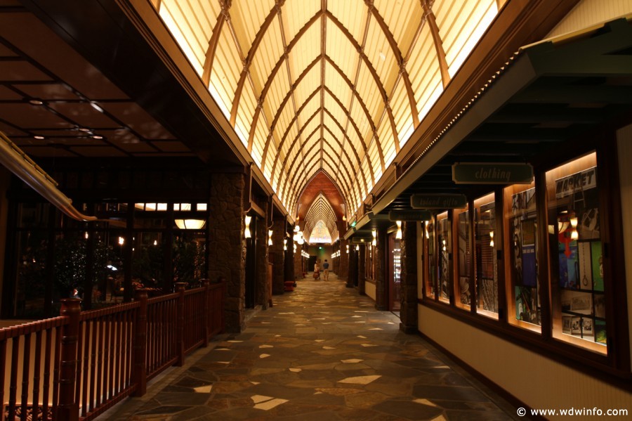 Aulani-entrance-lobby-40