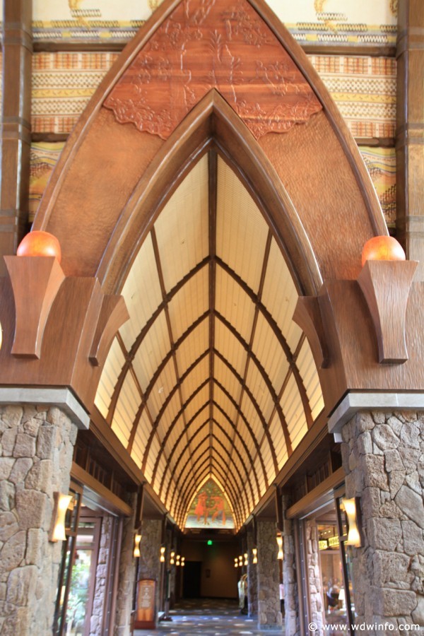 Aulani-entrance-lobby-42