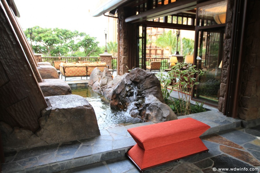 Aulani-entrance-lobby-49