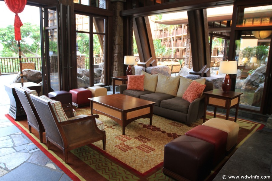 Aulani-entrance-lobby-50