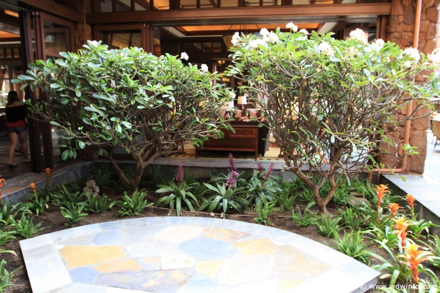 Aulani-entrance-lobby-54
