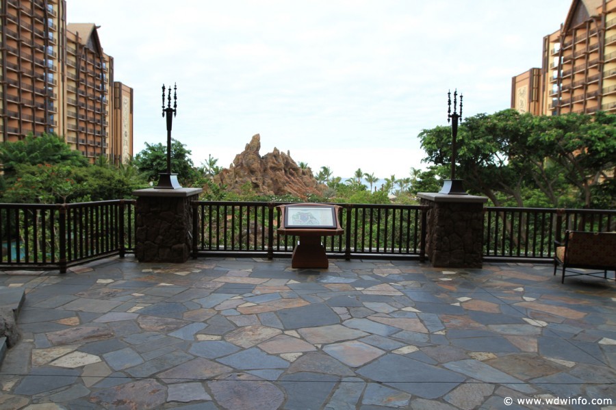 Aulani-entrance-lobby-56