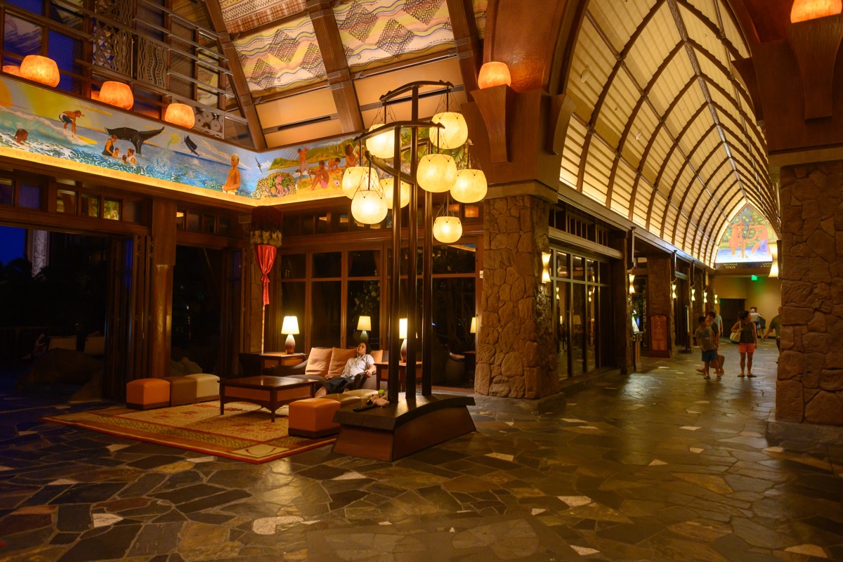 Aulani-Lobby-011