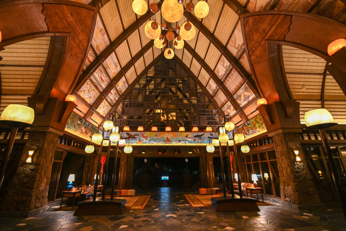 Aulani-Lobby-012