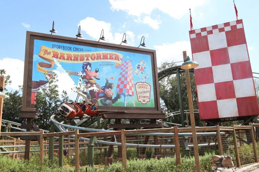 The Barnstormer featuring Goofy as the Great Goofini