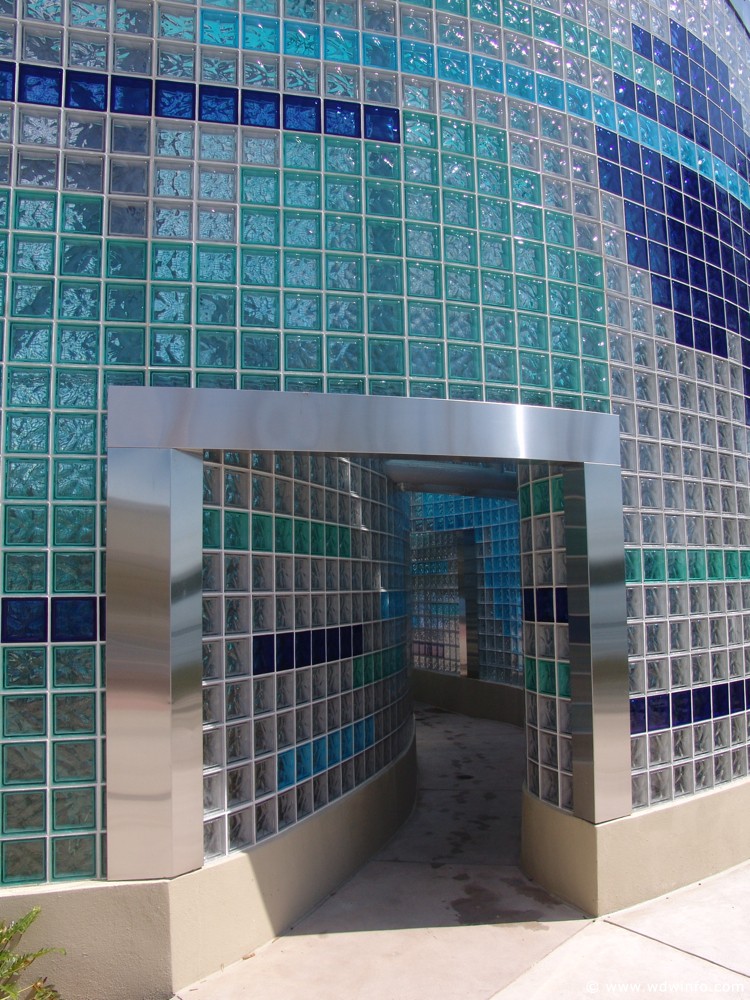 Bay_Lake_Tower_Pool_10