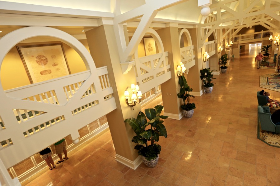 Beach-club-resort-lobby-07