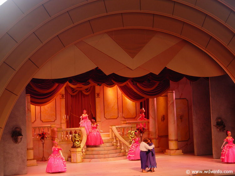 Beauty_and_the_Beast_Stage_Show_19