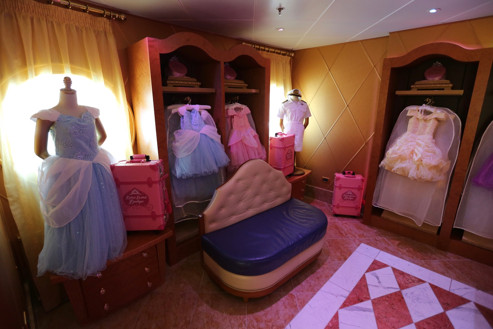 Bibbidi-Bobbidi-Boutique-004