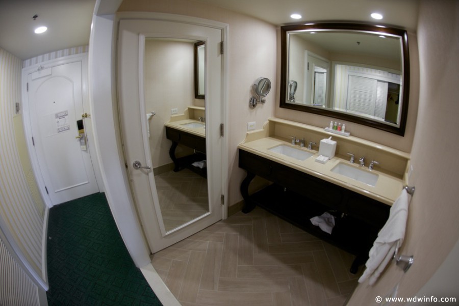 Boardwalk-Inn-Standard-Room-24