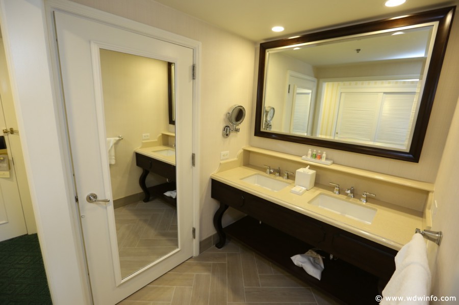 Boardwalk-Inn-Standard-Room-28