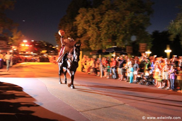 Boo-to-You_Halloween_Parade_01