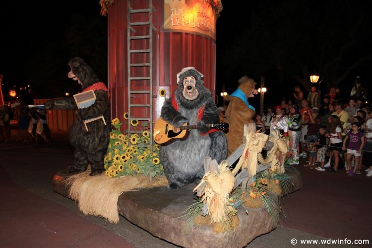 Boo-to-You_Halloween_Parade_28