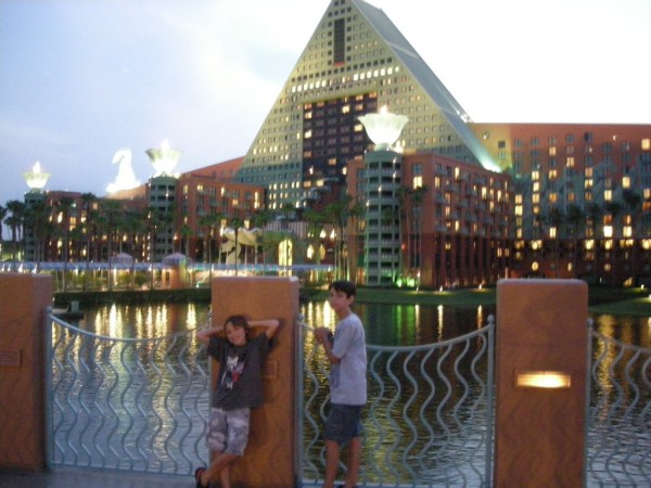 boysonbridge_600_x_450_