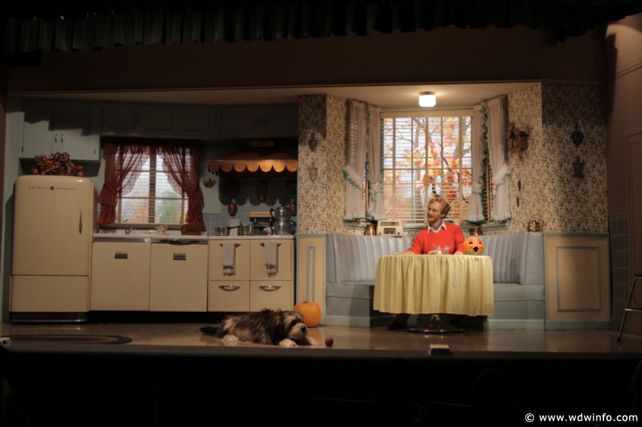 carousel of progress magic kingdom scene 3