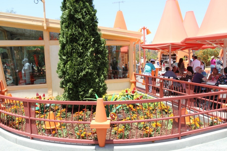 Cars-Land-020