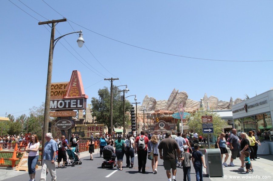 Cars-Land-023