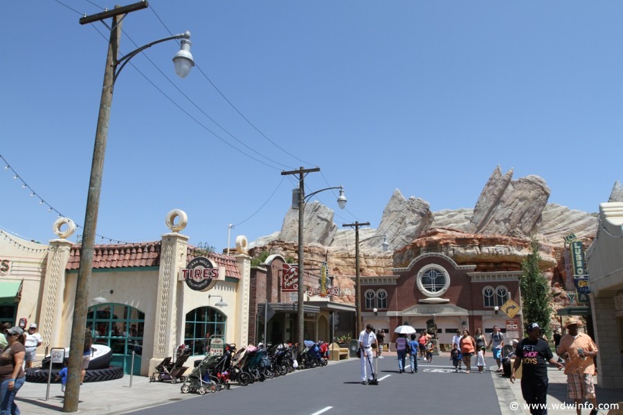 Cars-Land-024