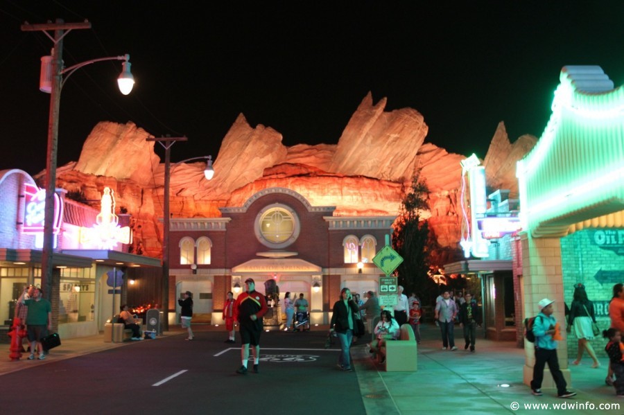 Cars-Land-026