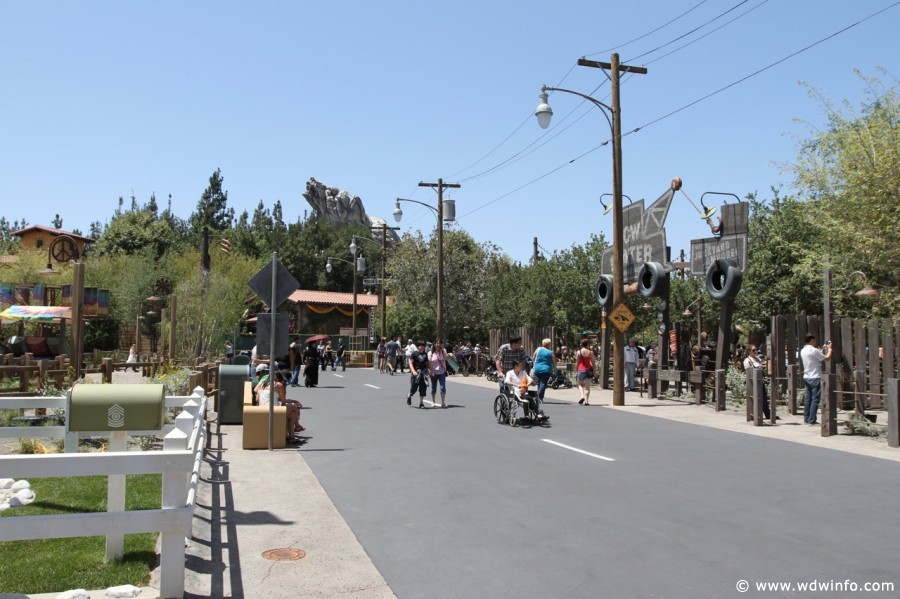 Cars-Land-032