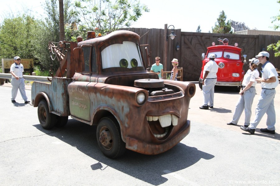 Cars-Land-037