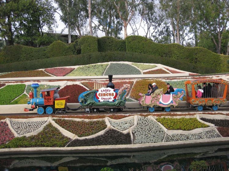 CaseyJrCircusTrain_at_Disneyland_JPG