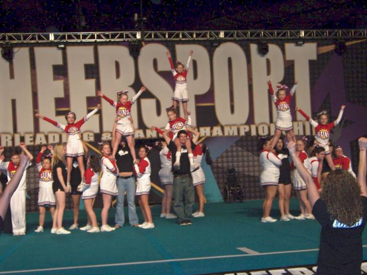 cheer_full_team_pyramid