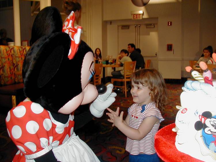 Chef Mickey's - 1st Minnie encounter