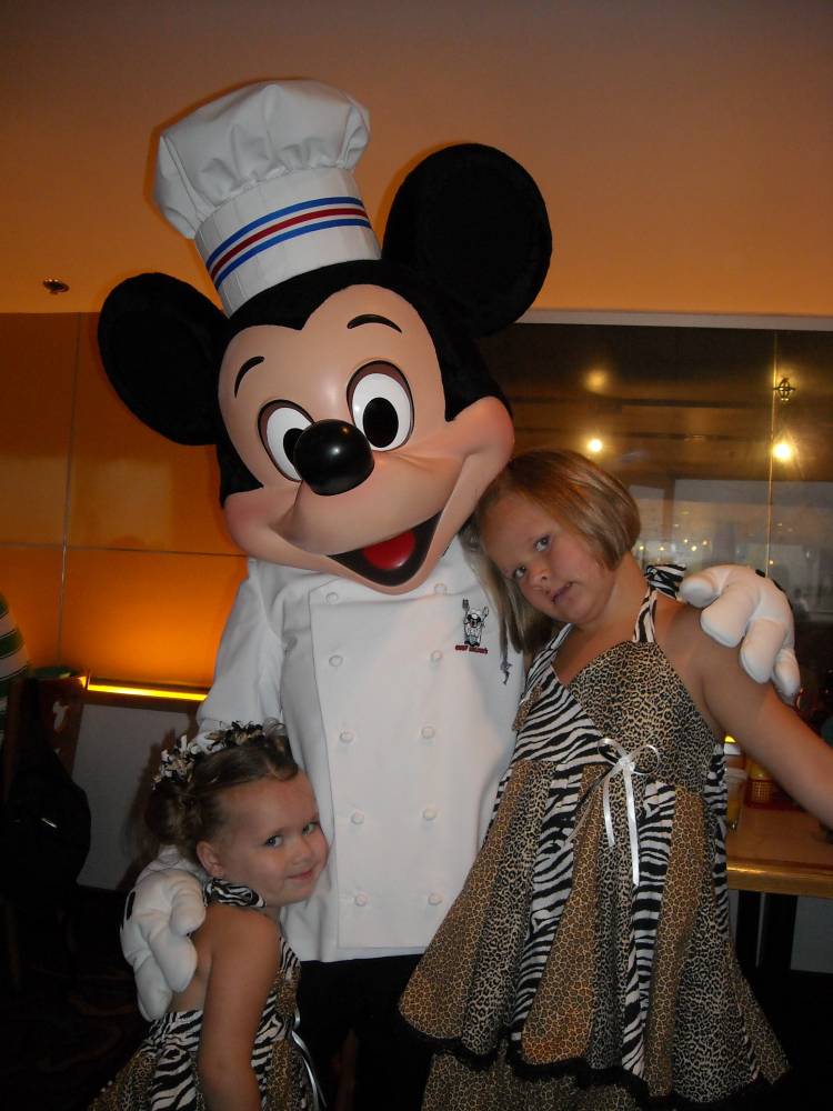 Chef Mickey's w/ Mickey Kaylyn n Ellie