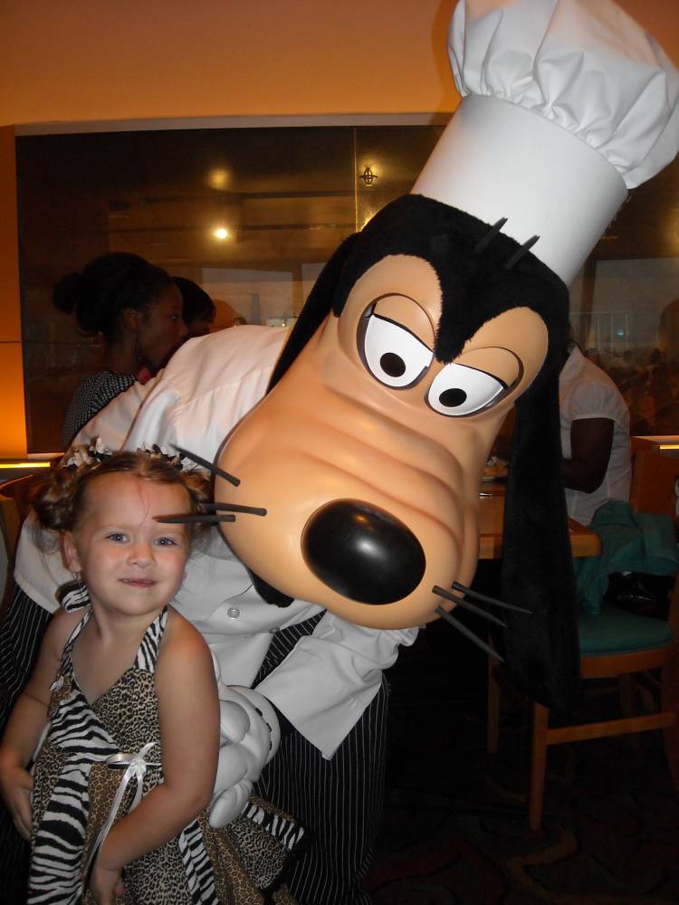 Chef Mickey's with Goofy n Ellie
