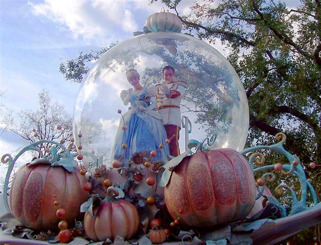 Cinderella globe from the "Share a Dream Come True" parade.