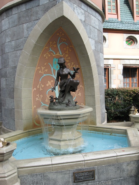 Cinderella Statue 10-2007