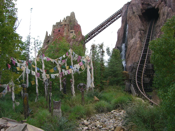 Close-up of Everest ride