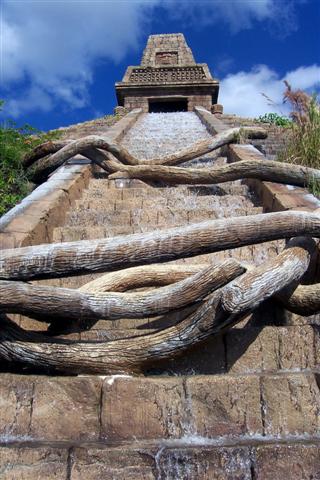 Close-up of pool steps leading to Temple.