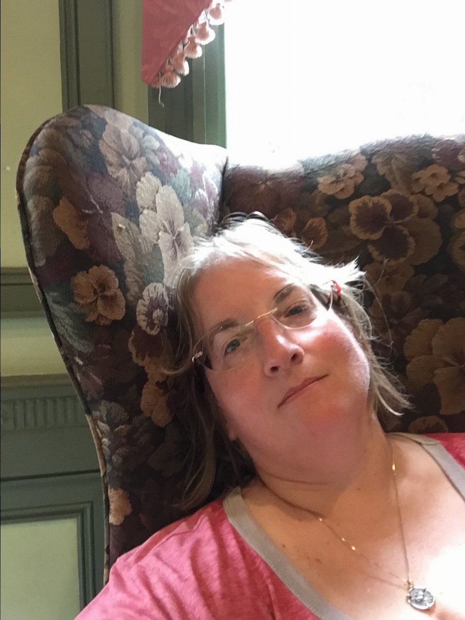 Collapsing In Chair In UK Shop - Epcot 09-09-2017
