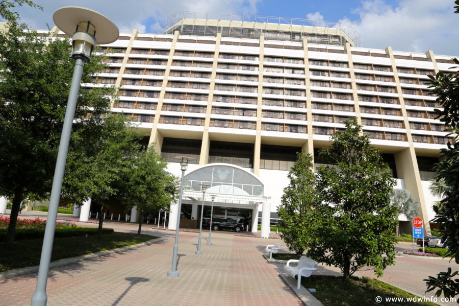 Contemporary-Resort-002