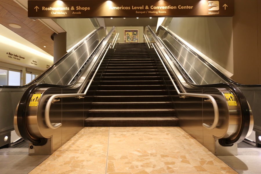 Contemporary-resort-lobby-05