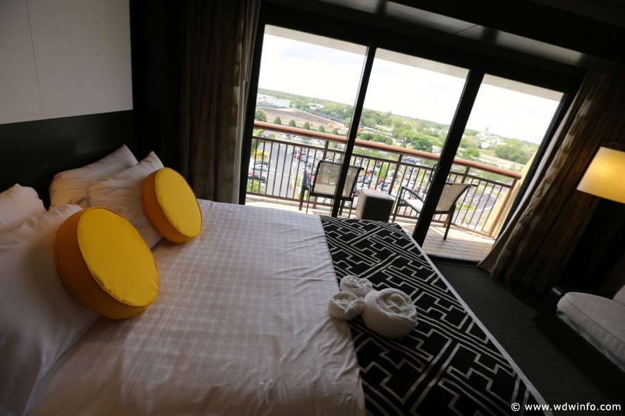 Contemporary-Resort-Room-008